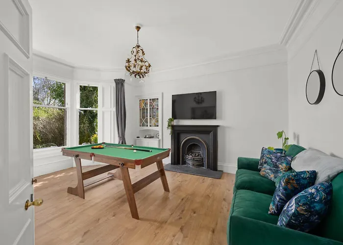 Luxury 5 Bedroom Victorian Home With Hot Tub