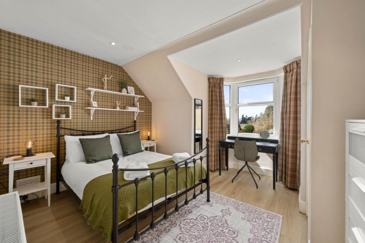 Holiday home Luxury 5 Bedroom Victorian With Hot Tub *