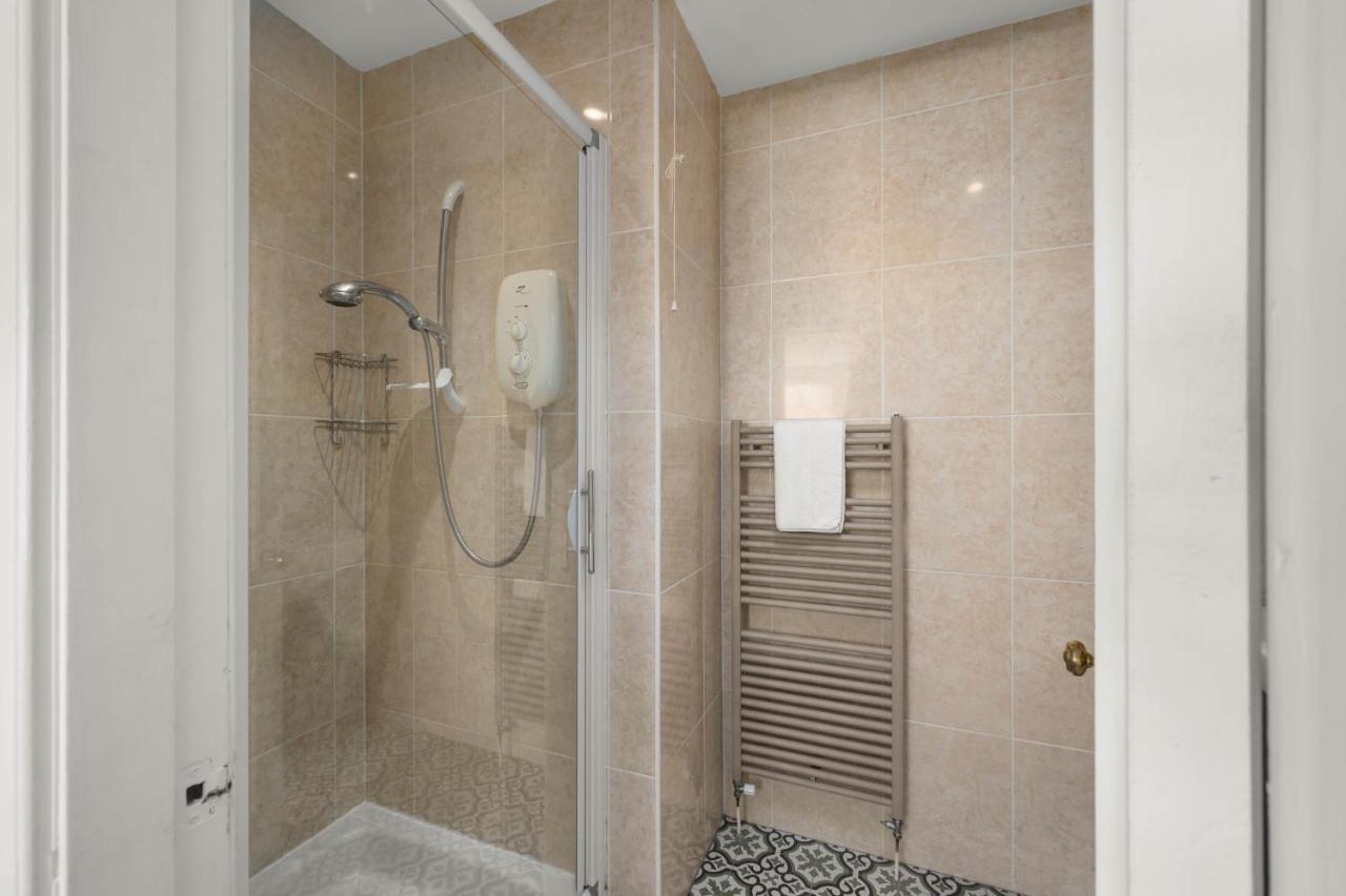 Holiday home Luxury 5 Bedroom Victorian With Hot Tub *