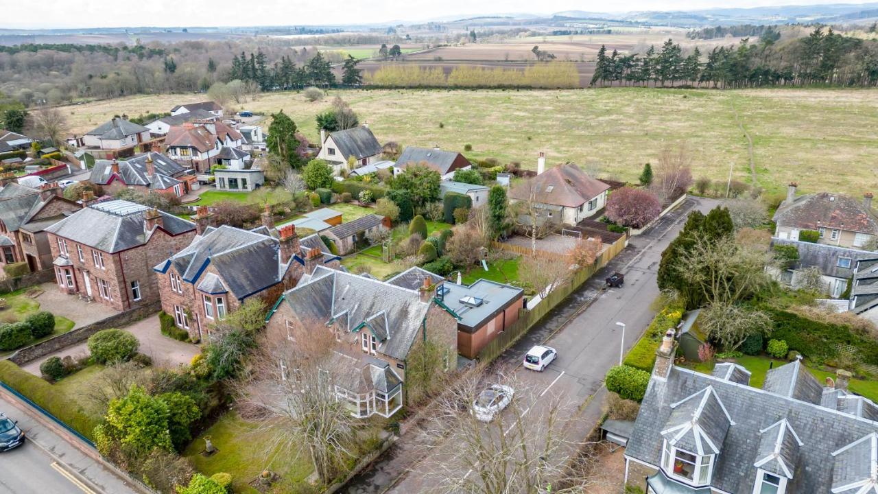 Luxury 5 Bedroom Victorian With Hot Tub Holiday home *